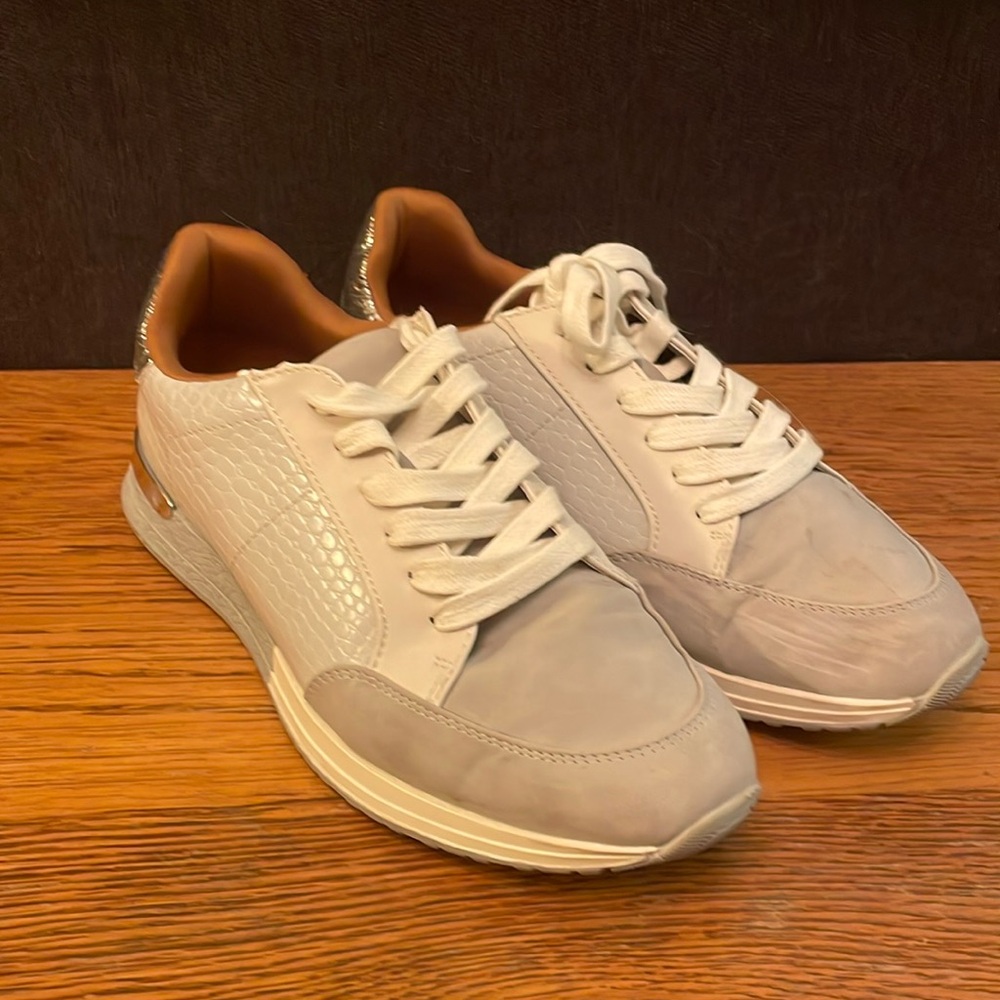 Women’s shoes